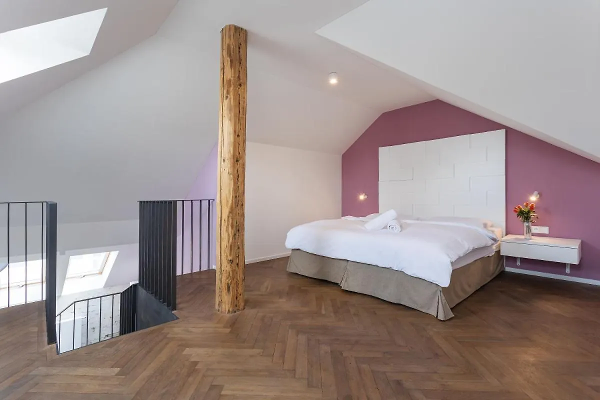 Modern Apartments Close To River Praga
