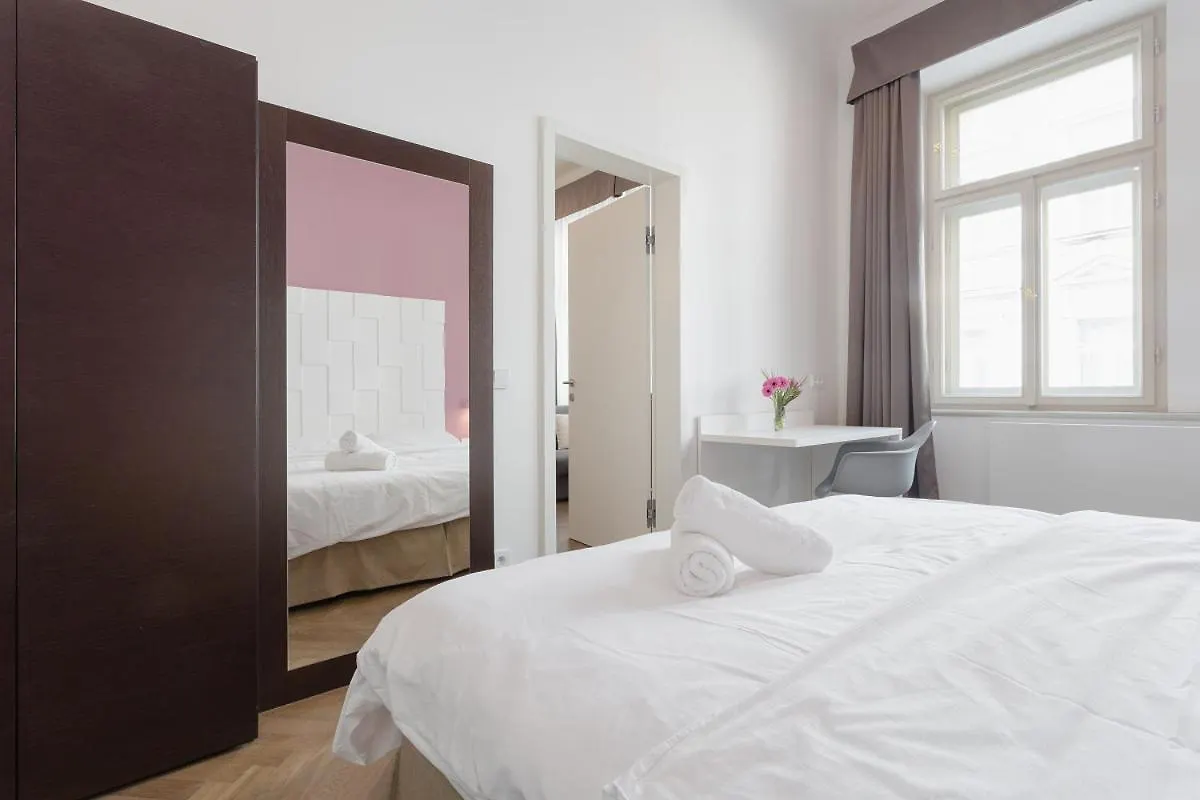 Modern Apartments Close To River Praga