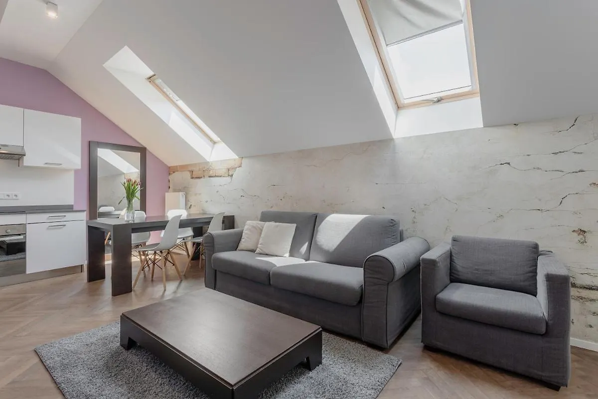 Modern Apartments Close To River Praga